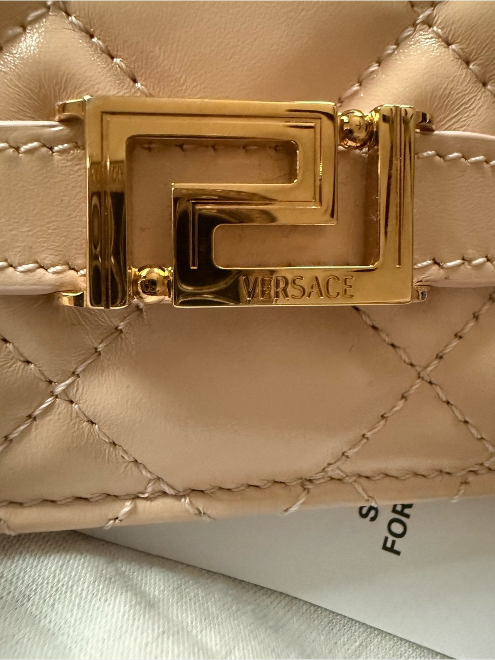 🔥Versace  Calfskin Leather Cream Patent Leather Clutch+ Gold full inclusion 🔥 - Picture 6 of 16